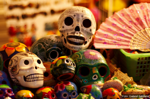  Enrique Ortiz explica los orígenes de la festividad del Día de Muertos