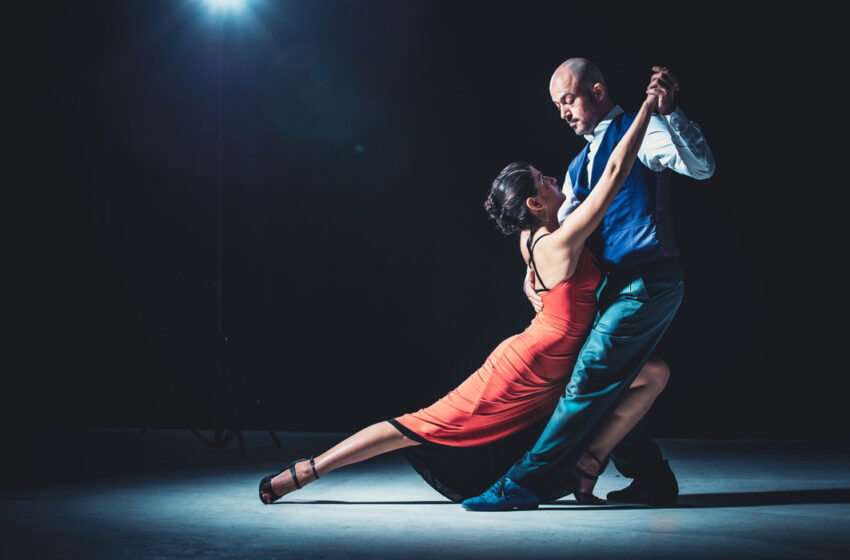  Entrevista con Diego Amorin sobre el origen del tango, ritmo que constituye una parte fundamental de la identidad nacional argentina