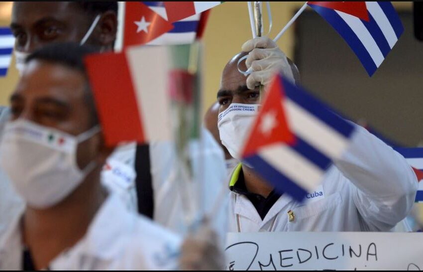  Mesa de debate con Luis Cárdenas ¿Es buena la contratación de médicos cubanos?